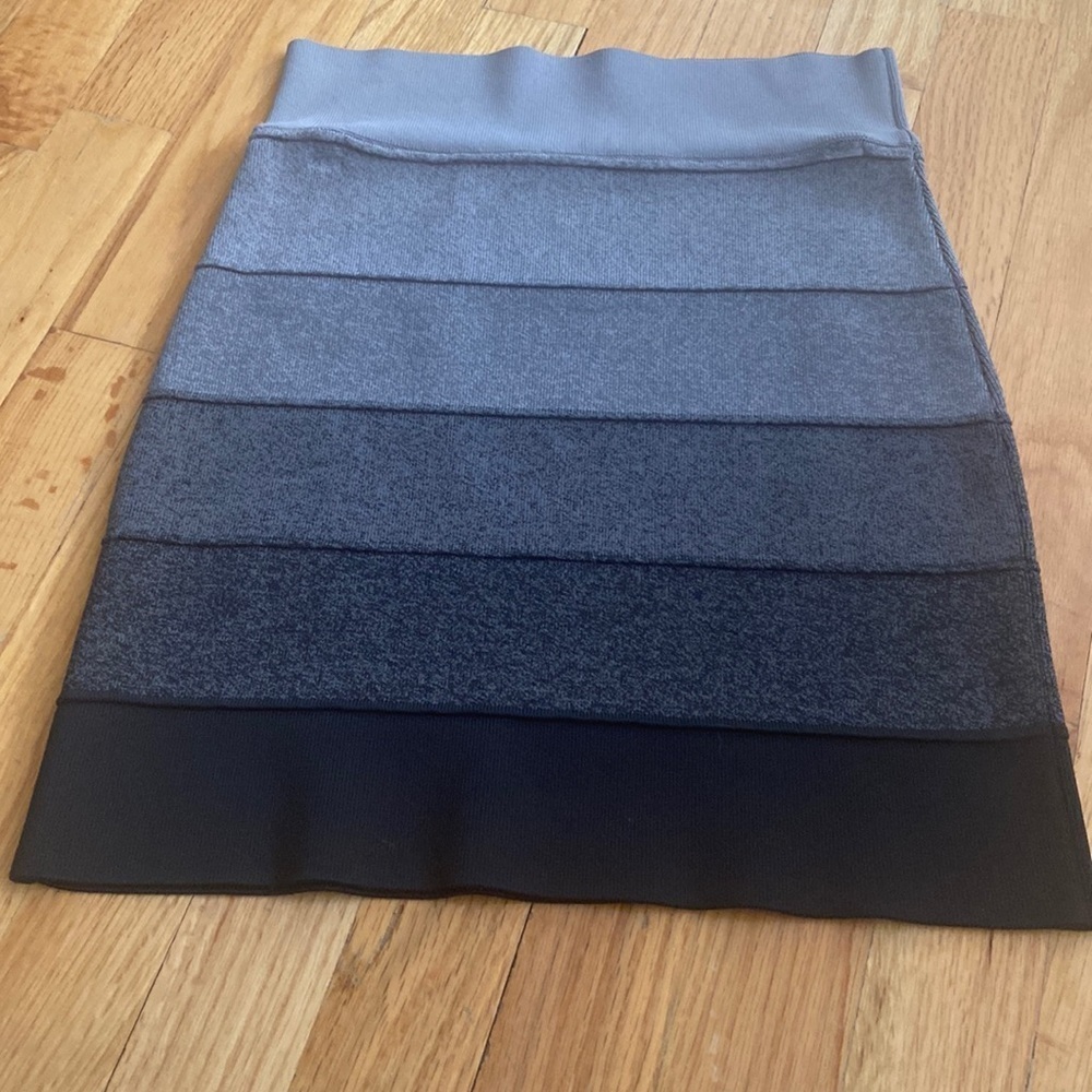 Women’s BCBGeneration skirt. Grey. Size S